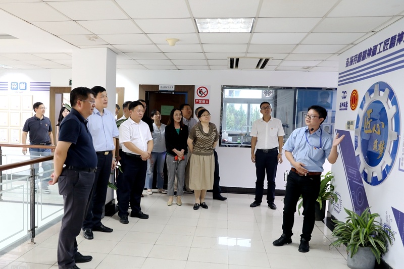 2020年7月29日，时任j9九游会登录入口首页新版省政协常委、社法委副主任、省总工会副主席、一级巡视员董建伟莅临j9九游会登录入口首页新版j9九游会登录入口首页新版调研新时代工匠培育工作